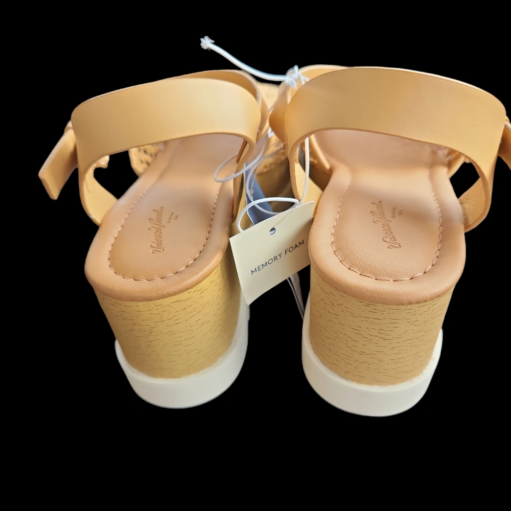 NEW Universal Thread Alba Sandals Size 7.5 - Picture 2 of 4